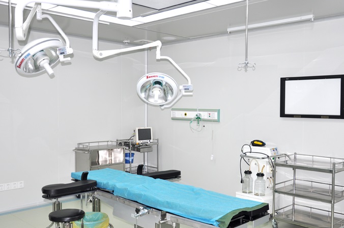 >What are the components of laminar flow system in clean operating room?