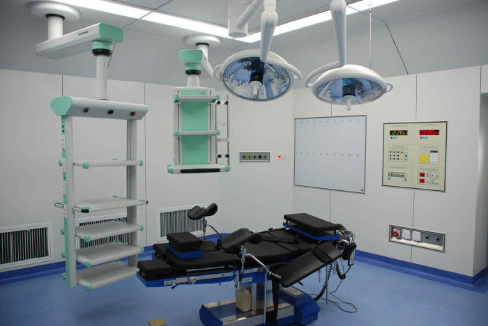Air purification in operating room